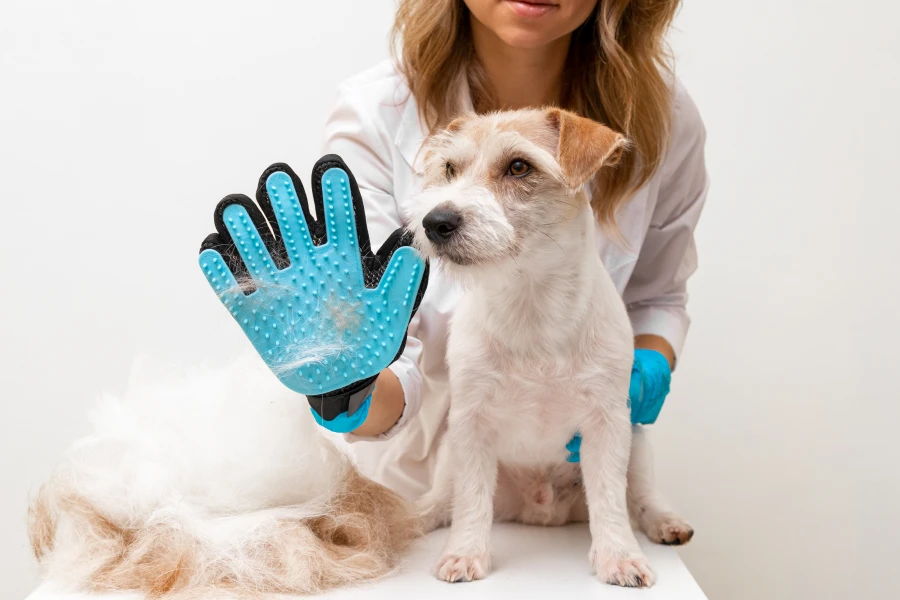 Efficient Deshedding Glove for Pets